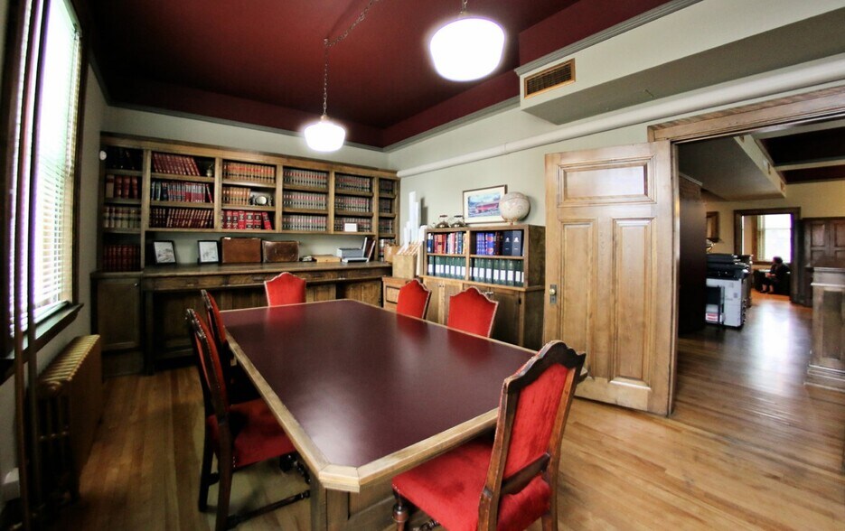 More Photos Of 4836 50th St, Red Deer Office For Lease