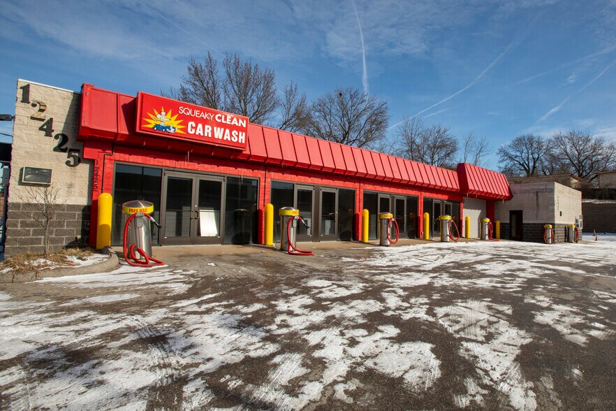 Primary Photo Of 12425 Dorsett Rd, Maryland Heights Carwash For Lease