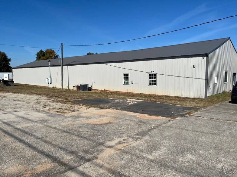 More Photos Of 4200 Maysville Rd, Commerce Light Distribution For Lease