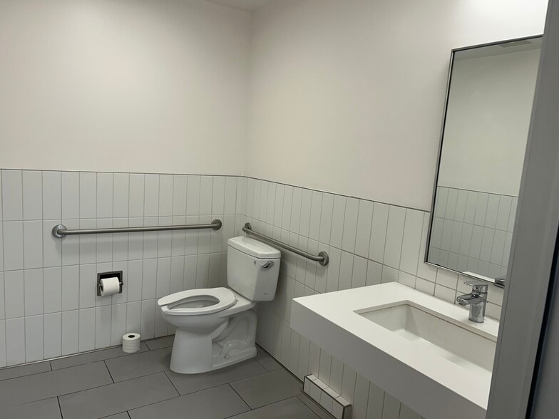 More Photos Of 5275 Broadway, Oakland Office For Lease