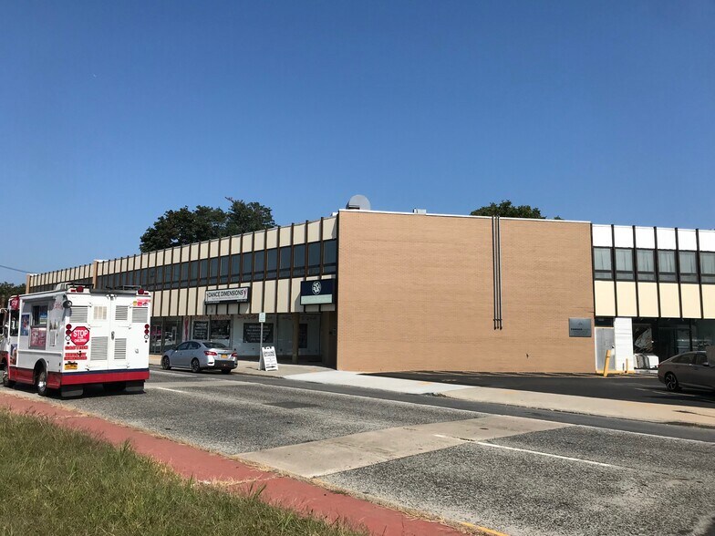 More Photos Of 535 S Broadway, Hicksville Office For Lease