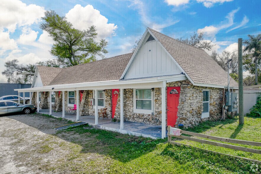 Primary Photo Of 1189 N Tamiami Trl, North Fort Myers Apartments For Sale