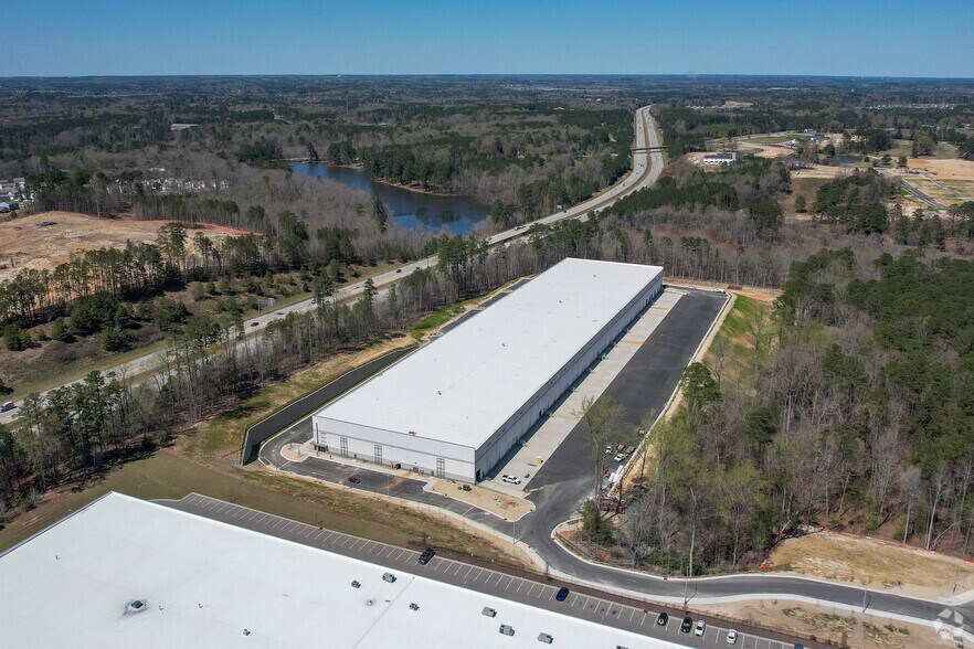 More Photos Of 560 Hinton Oaks Blvd, Knightdale Warehouse For Lease