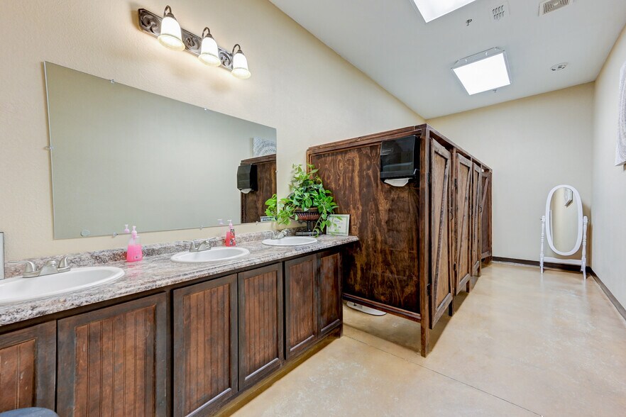 More Photos Of 13705 FM 2432 Rd, Willis Specialty For Sale