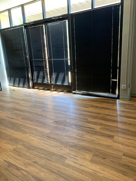 More Photos Of 4328-4330 Redwood Hwy, San Rafael Research And Development For Sale