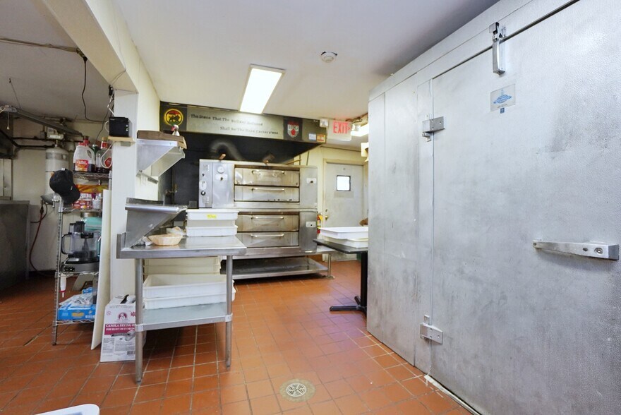 More Photos Of 306 Gatzmer Ave, Jamesburg Restaurant For Lease