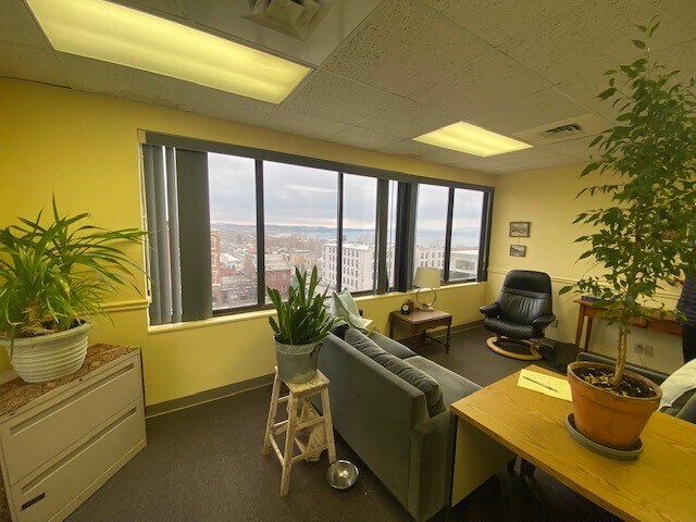 More Photos Of 84 Pine St, Burlington Office For Sale