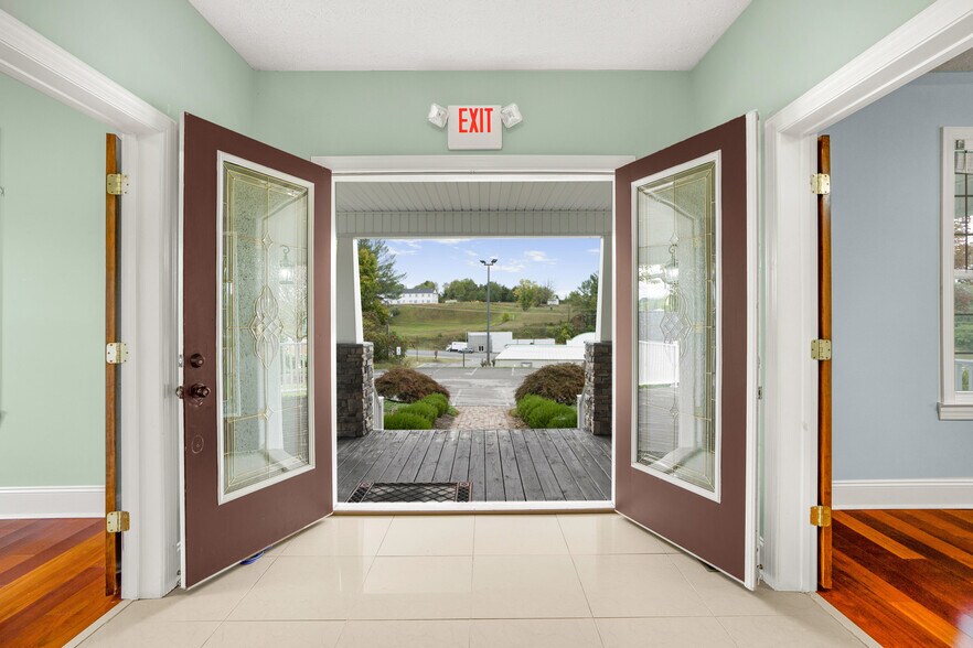 More Photos Of 6245 University Park Dr, Radford Office Residential For Sale