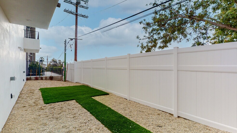 More Photos Of 525 N Normandie Ave, Los Angeles Apartments For Sale