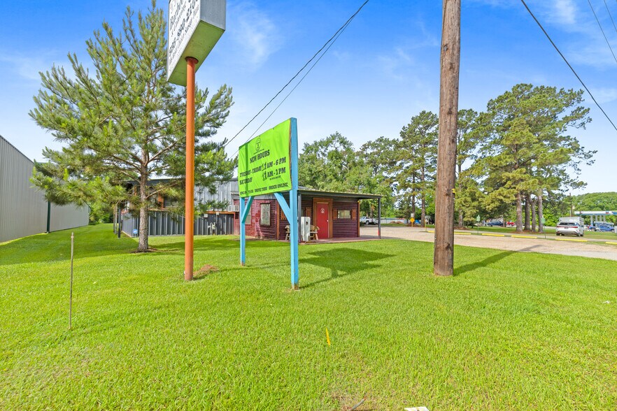 More Photos Of 12097 Fm 830 Rd, Willis Freestanding For Sale