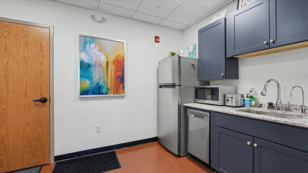 More Photos Of 102 Walnut St, Winona Office Residential For Sale