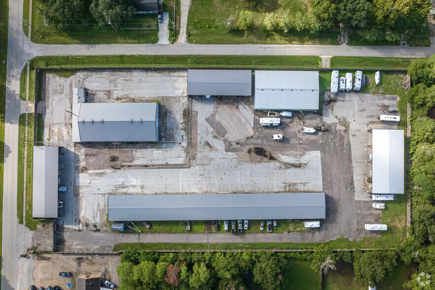 More Photos Of 1618 Callaway Dr, Alvin Warehouse For Lease