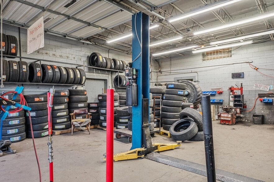 More Photos Of 109 N Story Rd, Irving Service For Sale