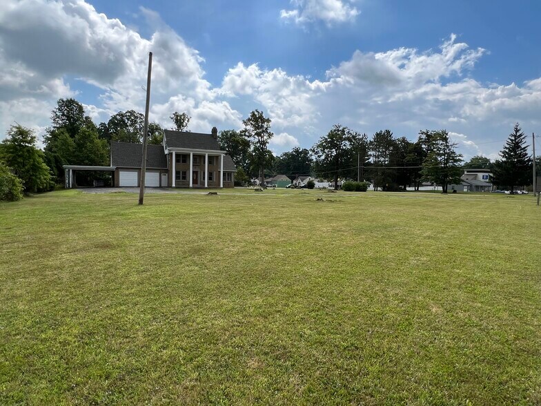 More Photos Of 171 N Canfield Niles Rd, Austintown Office Residential For Sale