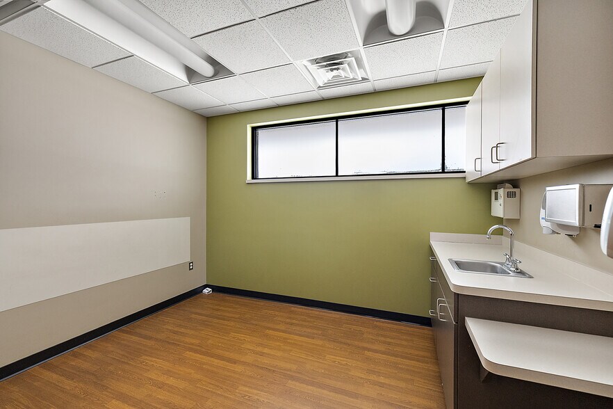 More Photos Of 1794 N Lapeer Rd, Lapeer Medical For Lease