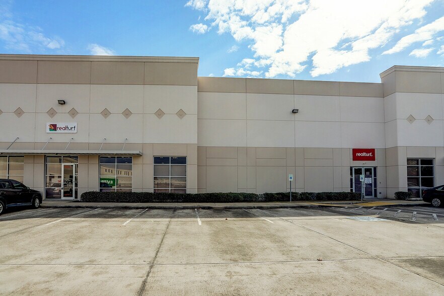 More Photos Of 10215 S Sam Houston Pky W, Houston Warehouse For Lease