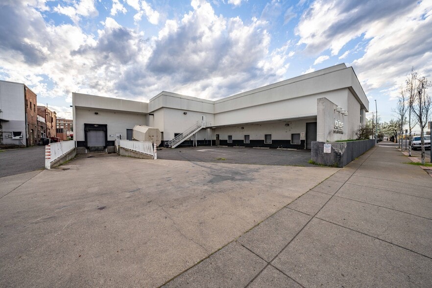 More Photos Of 33 N Fir St, Medford Industrial For Sale