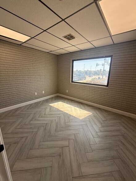 More Photos Of 210 N Flood Ave, Norman Office For Lease