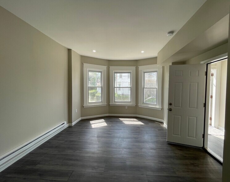More Photos Of 430 Macdade Blvd, Collingdale Apartments For Sale