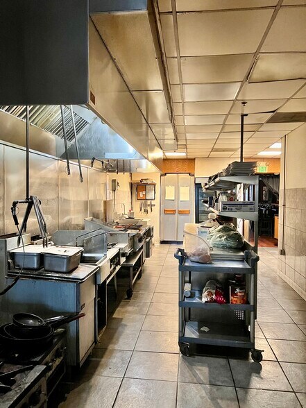 More Photos Of 413 N Charles St, Baltimore Restaurant For Lease