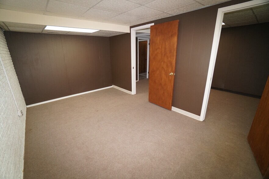 More Photos Of 2414 S Leonard Rd, Saint Joseph Office For Sale