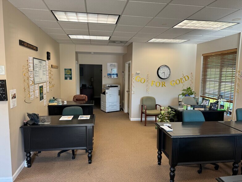 More Photos Of 819 Little Britain Rd, New Windsor Township Medical For Sale