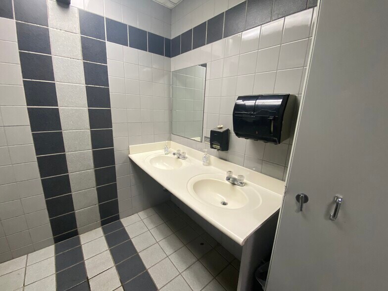 More Photos Of 630 W 17th Pl, Tempe Schools For Lease