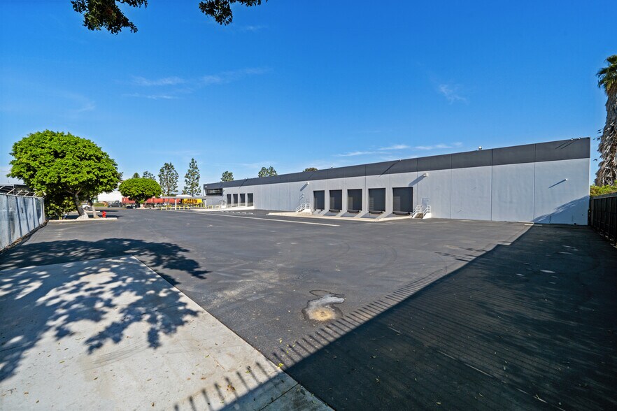 More Photos Of 2850 E El Presidio St, Long Beach Industrial For Sale