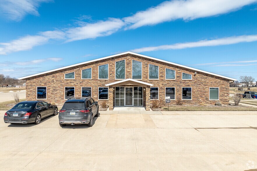 More Photos Of 2201 E Oak St, Algona Warehouse For Sale