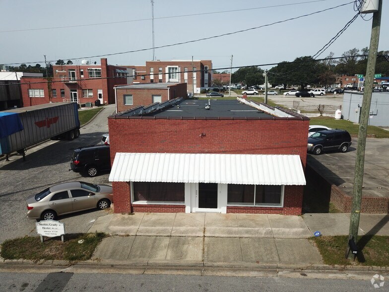 More Photos Of 104 S Cypress St, Elizabethtown Freestanding For Sale