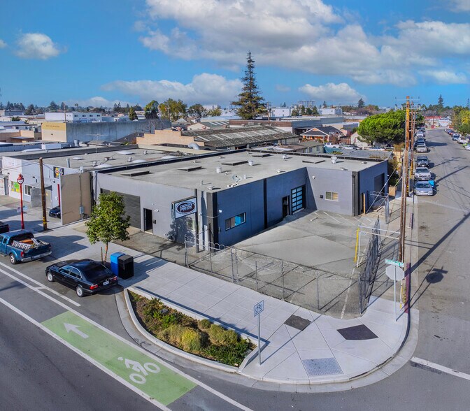 Primary Photo Of 2951 Middlefield Rd, Redwood City Service For Sale