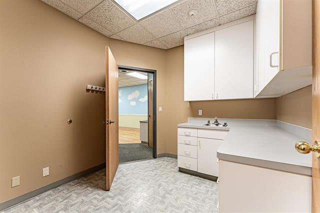 More Photos Of 34 SE Main St, Blackfoot Office For Sale