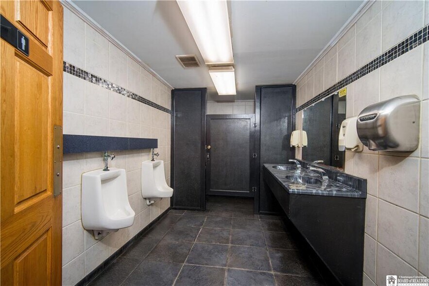 More Photos Of 12-14 Water St, Fredonia Bar For Sale