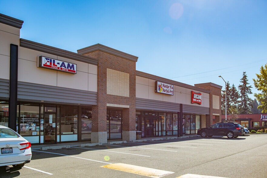 More Photos Of 15252 Aurora Ave N, Seattle General Retail For Lease
