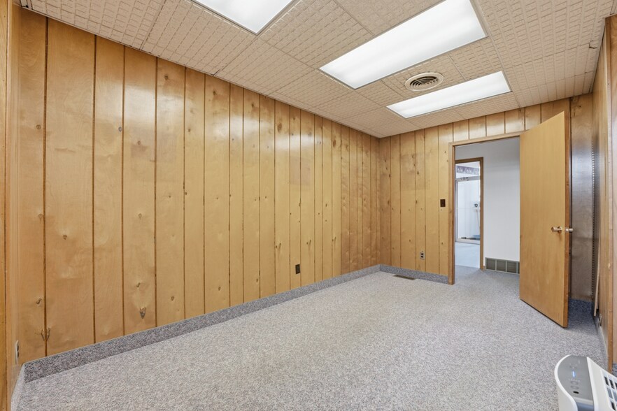 More Photos Of 29 Jarvis St, Fort Erie Office For Sale