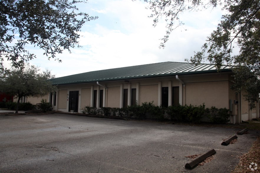 More Photos Of 325 Scarlett Blvd, Oldsmar Warehouse For Sale