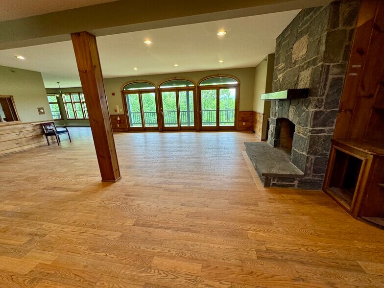 More Photos Of 487 Stevens Pl, Wells River Hospitality For Sale