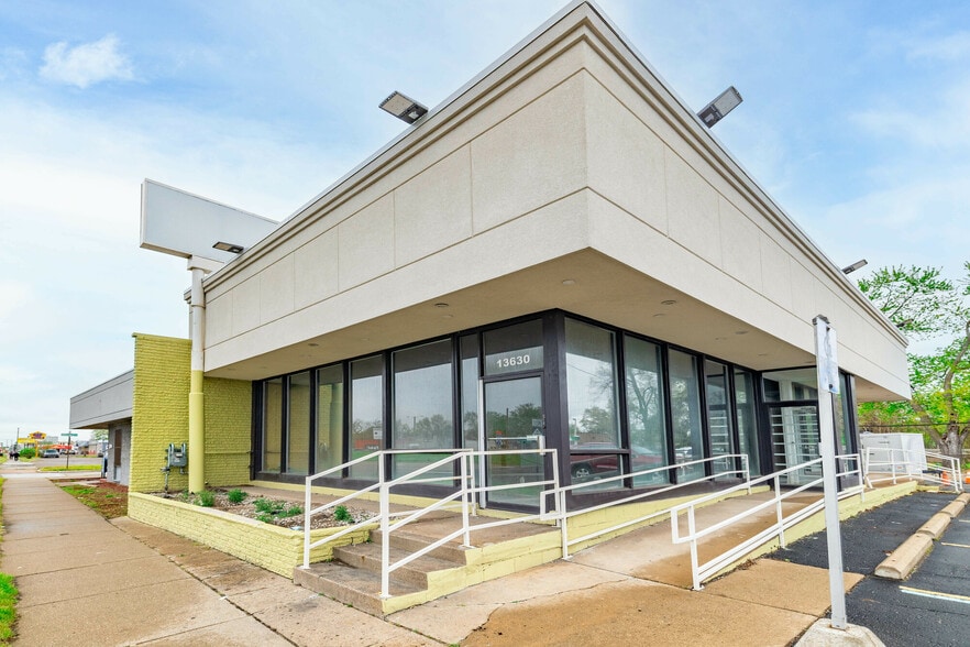 Primary Photo Of 13630 W Eight Mile Rd, Oak Park Freestanding For Lease