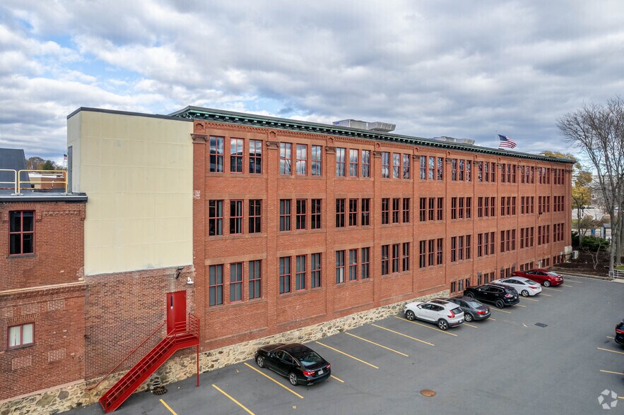 More Photos Of 9 Galen St, Watertown Office For Lease