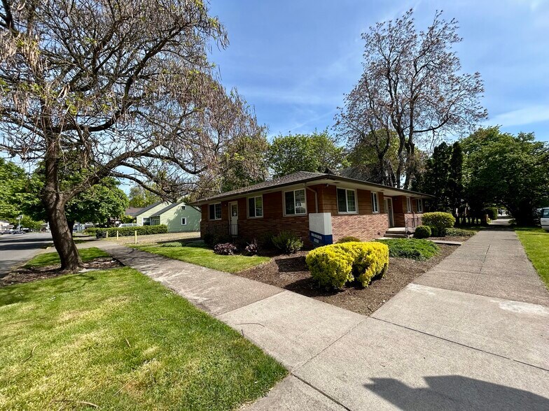 More Photos Of 595 W 8th Ave, Eugene Medical For Lease