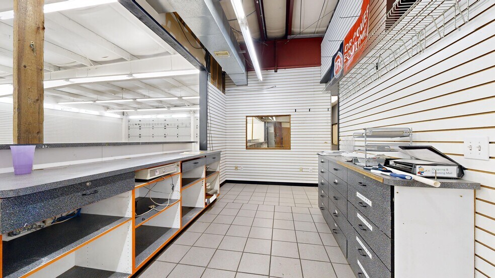 More Photos Of 5250 Veterans Pky, Columbus Flex For Lease