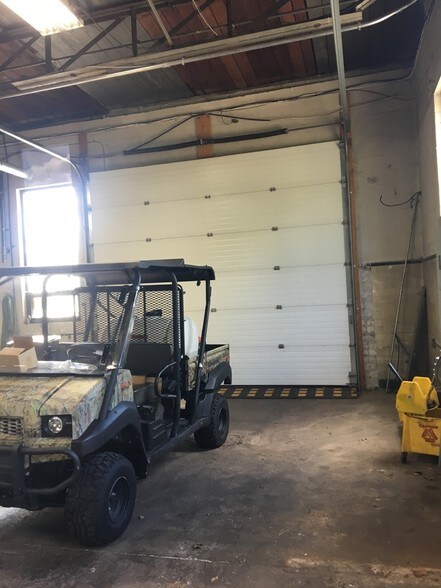More Photos Of 25 Westwood Ave, New London Warehouse For Sale