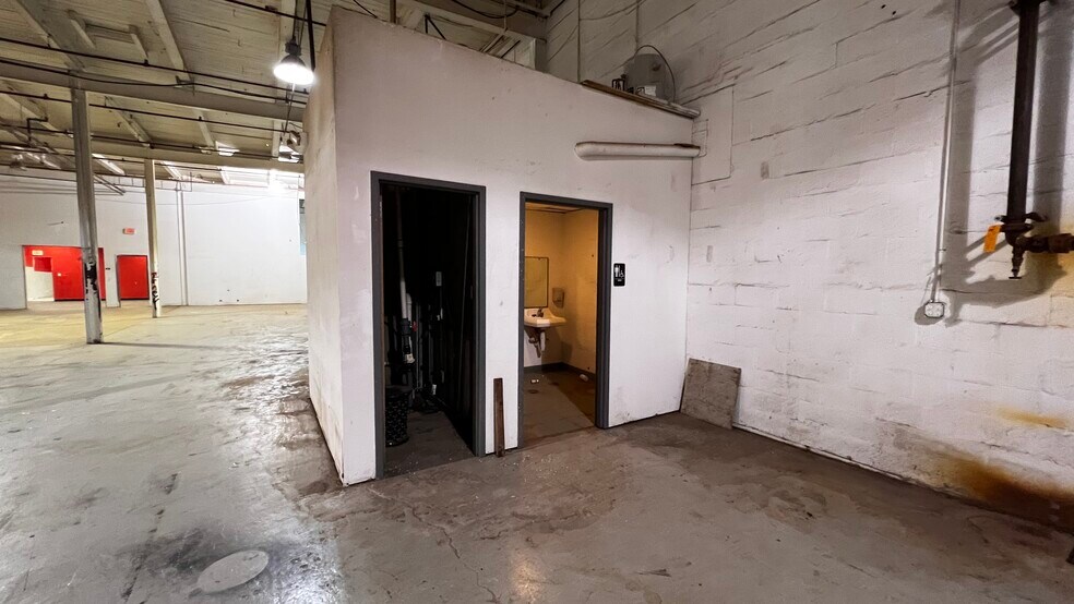 More Photos Of 1727-1801 Union Blvd, Allentown Warehouse For Lease