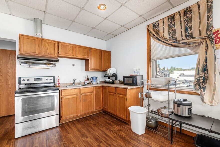 More Photos Of 10 S Park St, Mansfield Storefront Retail Residential For Sale