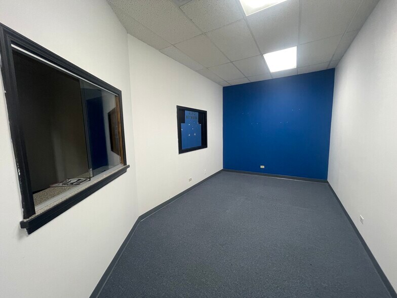 More Photos Of 105-115 S Grove Ave, Elgin Medical For Lease