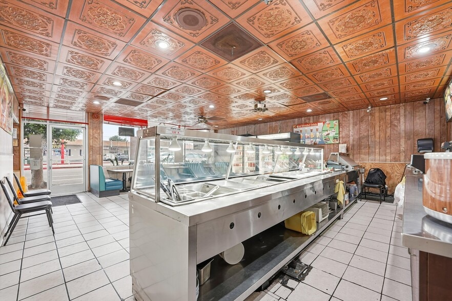 More Photos Of 486 W 20th St, San Pedro Storefront Retail Residential For Sale