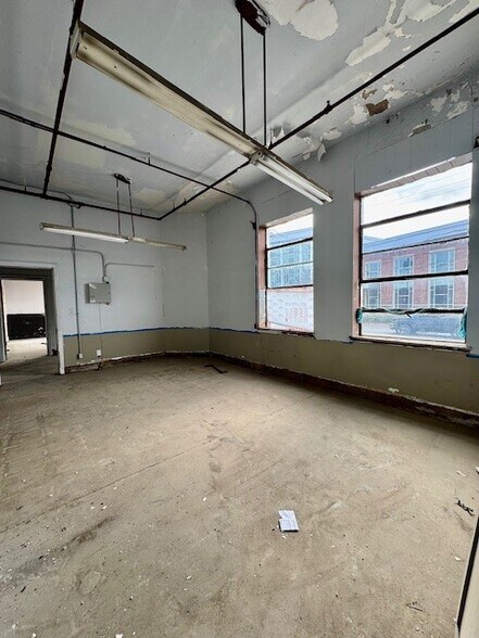 More Photos Of 1310 W Gate City Blvd, Greensboro Warehouse For Lease