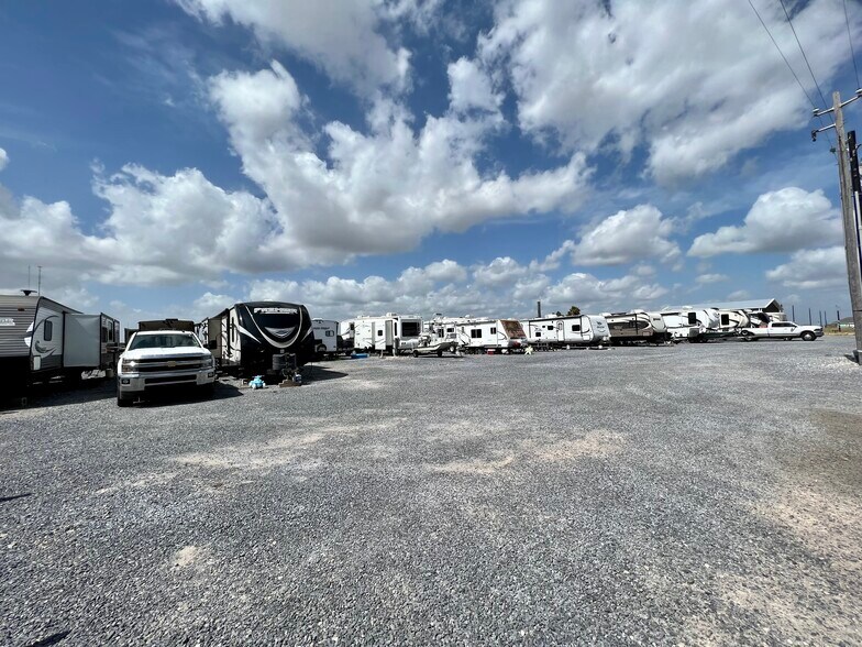 More Photos Of 1144 S Port Dr, Port Mansfield Hotel For Sale