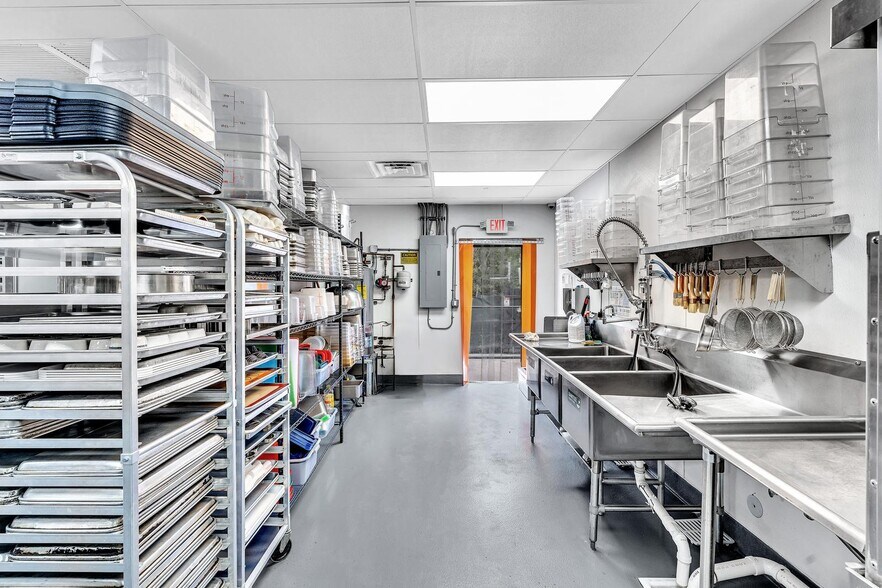 More Photos Of 2080 NW 75th St, Miami Industrial For Lease