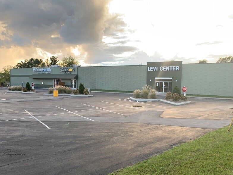 More Photos Of 934 S Laurel Rd, London Freestanding For Lease